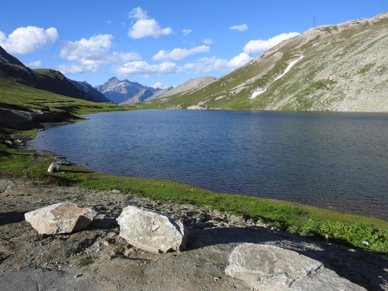 Le lac de Nivolet (au fond, la Grivola)