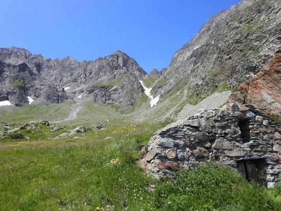 A la bergerie de Torrent (à l'arrière, le col Fenêtre)