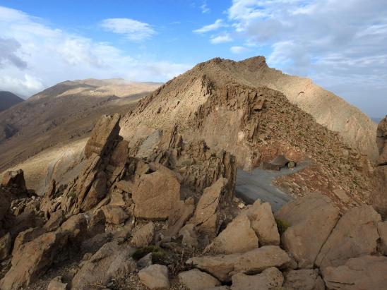 Au départ du tizi n'Aït Imi à 2905m, un col situé à l'extrémité W du Ouaougoulzat