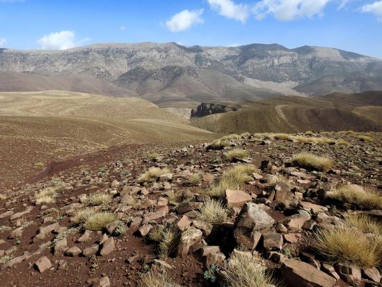 Depuis le collet à 2240m, vue plongeante sur la vallée de l'asif Aït Hkim