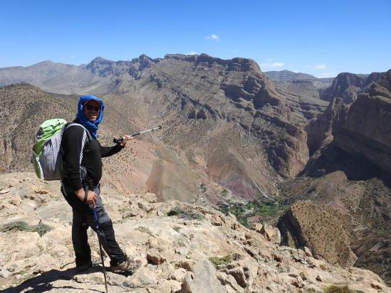 Au bord du plateau pour une vue plongeante sur le cirque de Taghia