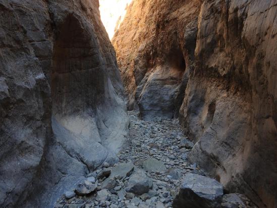 Un passage très étroit dans les gorges de l'Imejdag et pourtant sentier de transhumance...