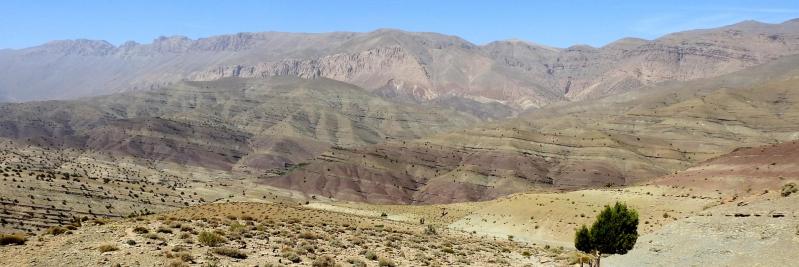 La crête du Ouaougoulzat vue depuis le col d'où l'on domine la vallée de Arg