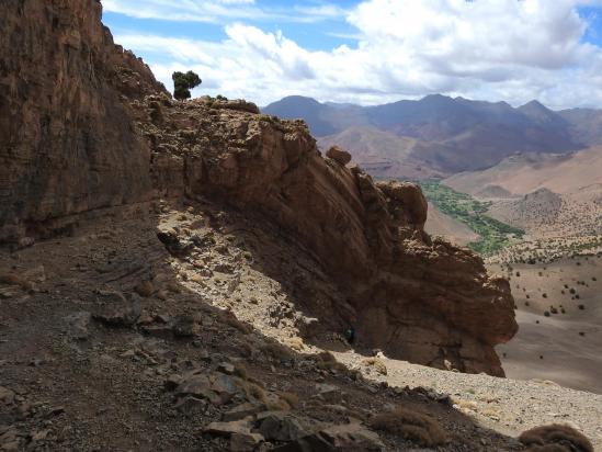 Sur les vires dans la descente vers Idroumamène