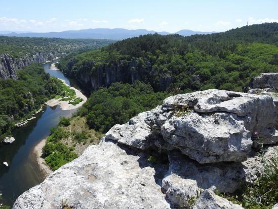 Au belvédère sur la sortie des gorges du Chassezac