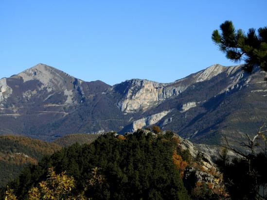 Depuis le belvédère du col de Villard, vue sur le col de Rousset bordé du But de Nève et du But Sapiau