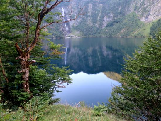 Le lac d'Oô au petit matin, tranquille...