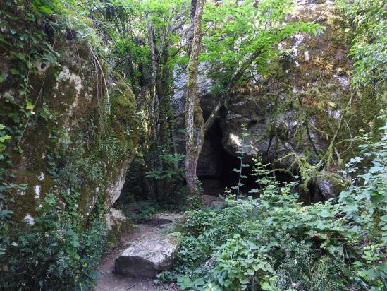 Les grottes dans le Bois de Païolive