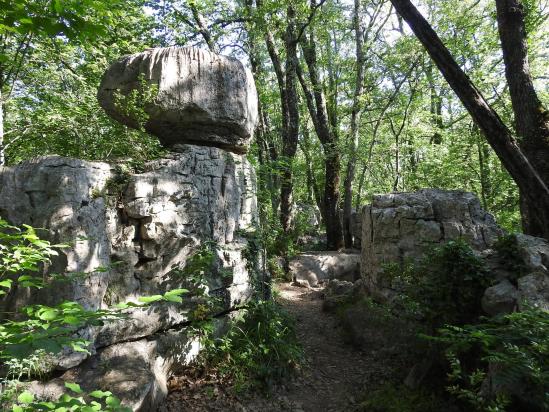 Les grottes dans le Bois de Païolive