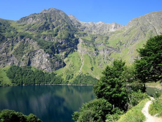 Le lac d'Oô ensoleillé