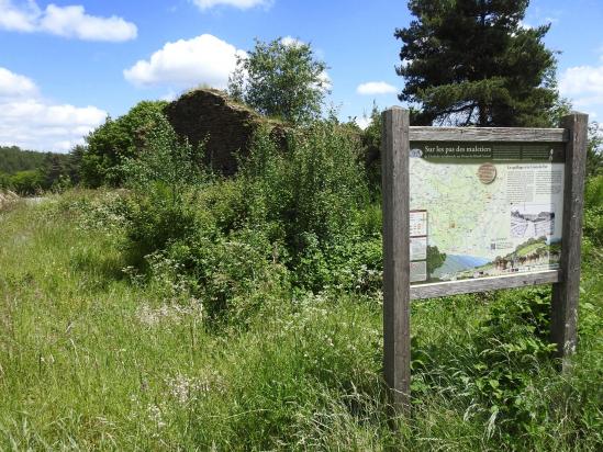 Les ruines du relais muletier du col de la Croix