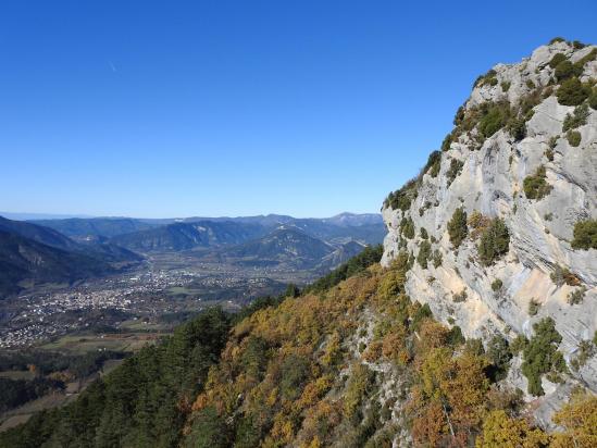 La vallée de la Drôme et Die vus depuis le Pas de Sagatte