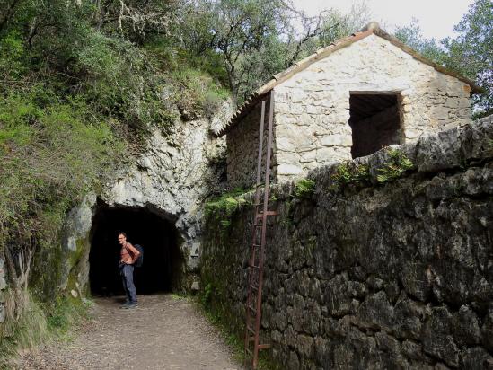 La maison du gardien du canal et le tunnel