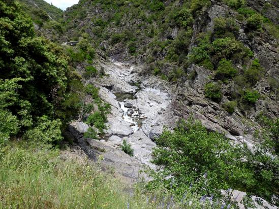 Le long du ruisseau de Thines en aval de Thines