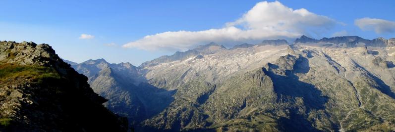 Sur la  crête de la Tuca de Bargues vue imprenable sur l'Aneto et le massif de la Maladeta