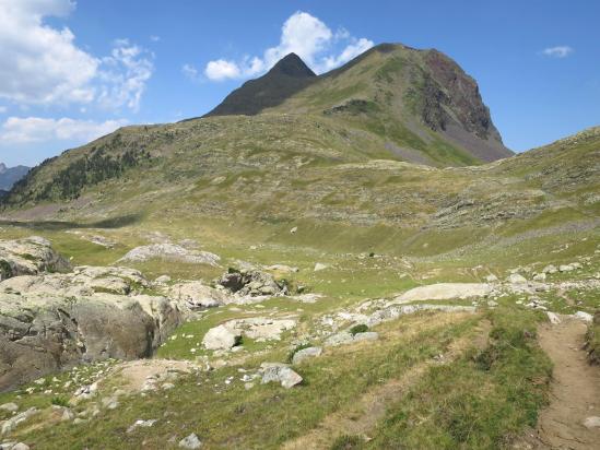 Entre le coll de Toro et le lac de l'Escaleta (vue arrière sur le col)