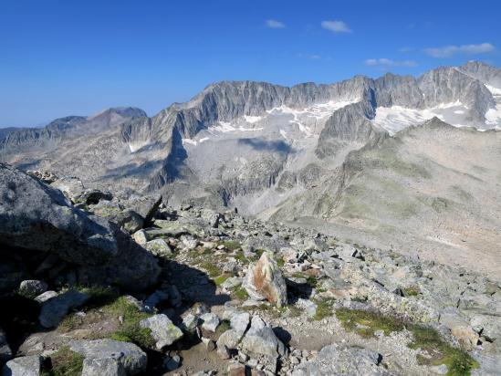 A l'approche du sommet de la tuca de Mullieres (pico de Russell, pico de Magalida, apico de Aneto)