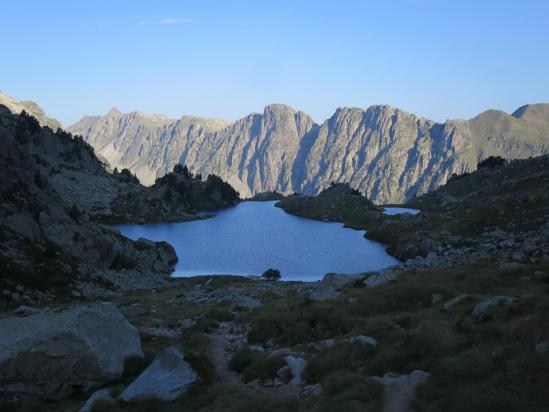 Montée vers le Ccoret d'Oelhacrestada au-dessus de l'Estanh de Cap de Port