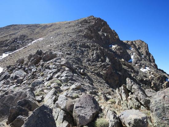 Le sommet de l'adrar Meltsène vu depuis le collet à 3280m