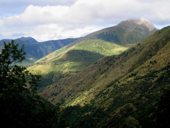 Dans la remontée de la Rribera de Pilas (vue sur la vallée de la Noguera Palaresa et le Pic de Qüenca