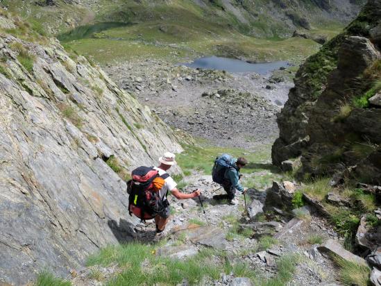 Descente du Coll de la Cornella (en contrebas, les estanyets de Tartera)