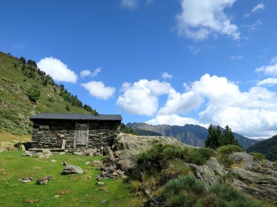 Descente de la vallée de la Roia de Mollas (cabane de lo Fangassal)