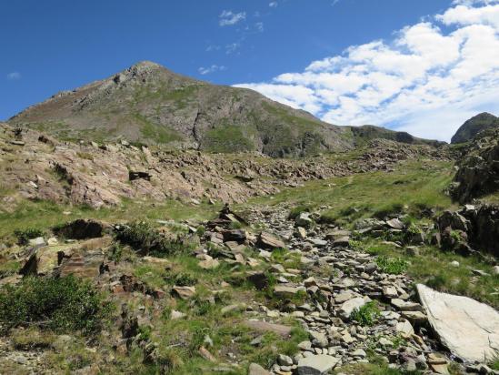 Montée vers le Coll de Certascan (à gauche, le Pic de Certascan)