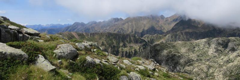 A l'approche du Port de l'Artiga, vue arrière sur le Coll de Certascan et la Serra des Canals