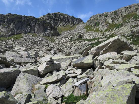 L'éboulis de gros rochers de la descente du Port de l'Artigue